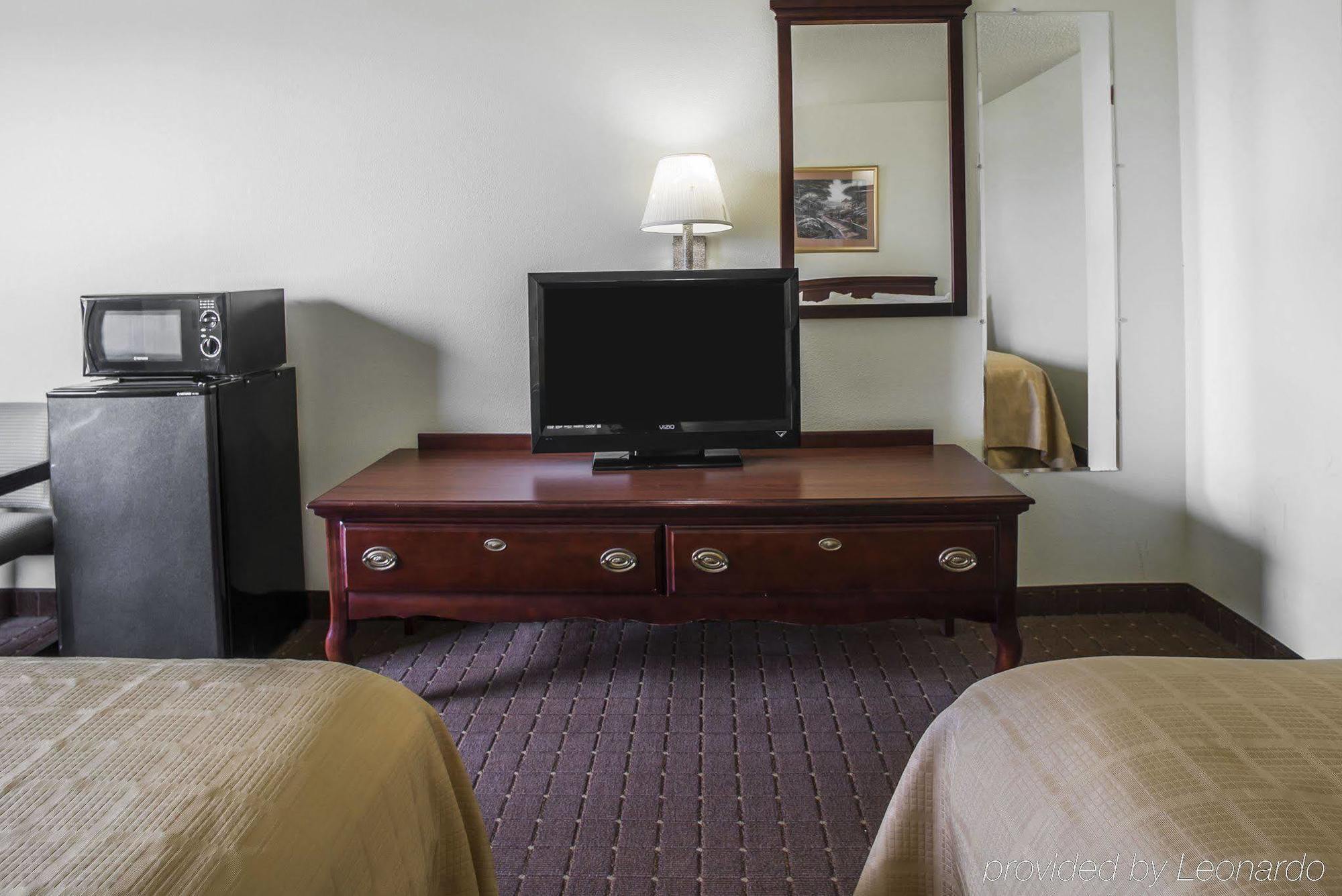 Super 8 By Wyndham Harrisburg Hotel Eksteriør billede